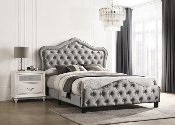 G315871 BELLA KING/QUEEN SIZE UPHOLSTERED TUFTED PANEL BED - GREY